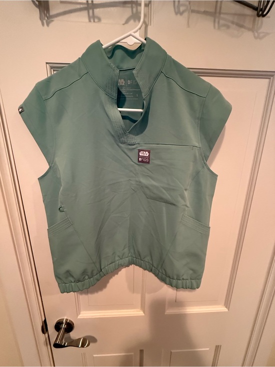 Figs Tops - NWOT Women’s STAR WARS FIGS Scrub Top Light Green Jade Small